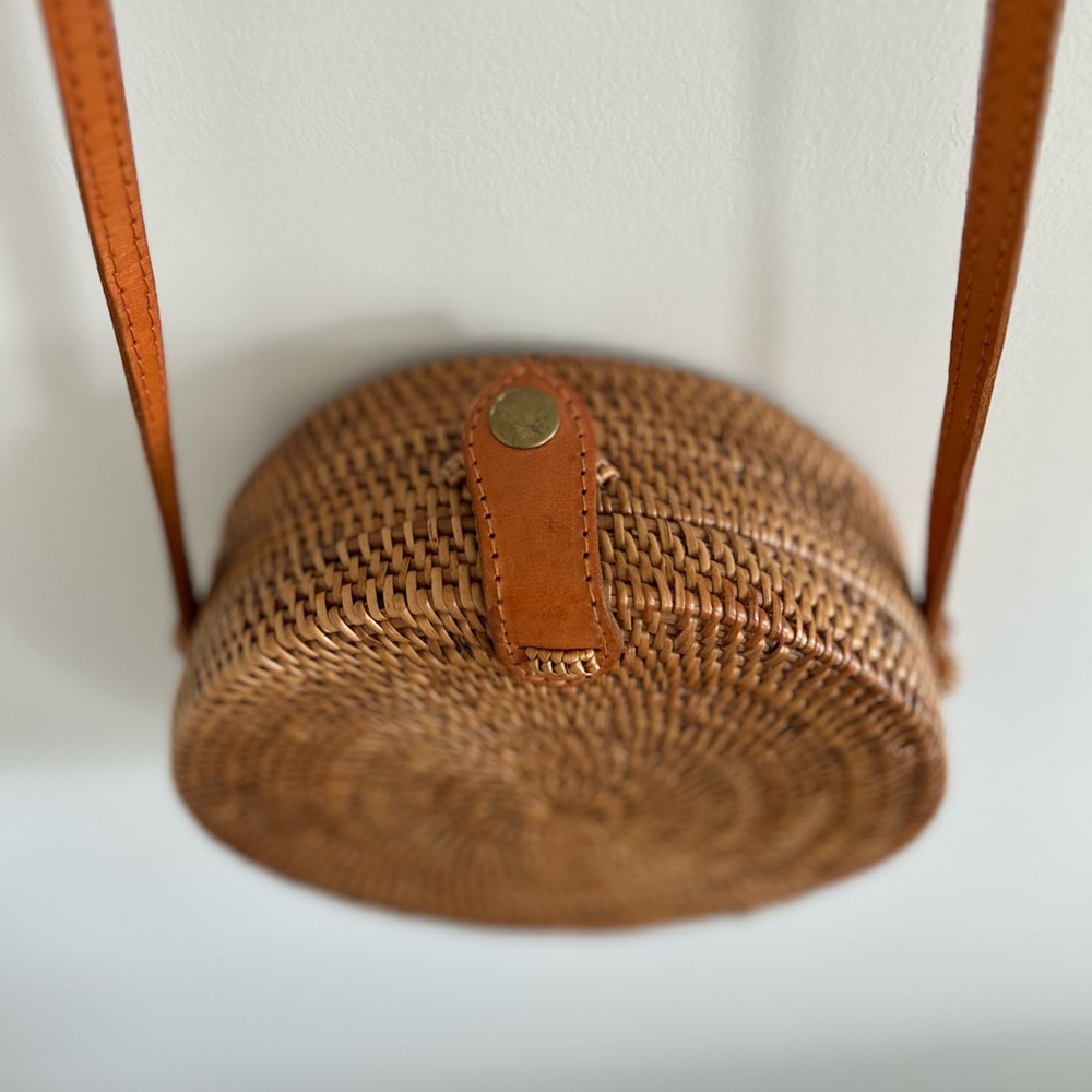 Round Woven Rattan Tan Crossbody Bag - Picture 4 of 6